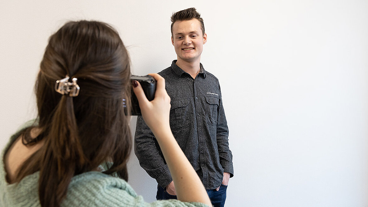 LAMILUX rückt dich beim Bewerbungsfoto ins rechte Licht