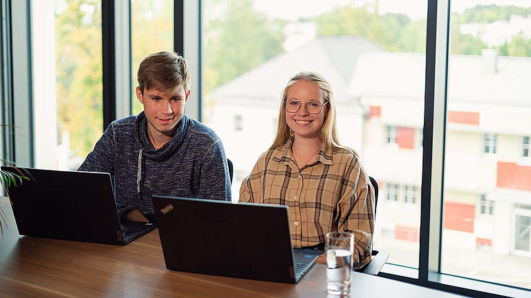 Bewerbungen schreiben am Laptop