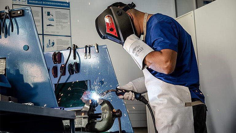 LAMILUX Karriere Produktionsmitarbeiter Schweißen