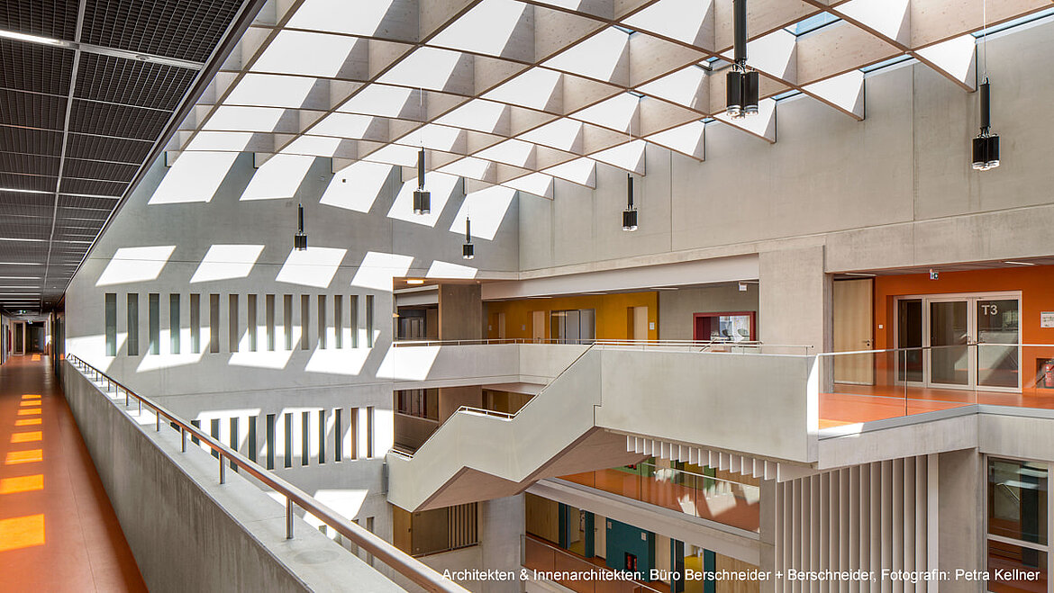 Willibald-Gluck-Gymnasium, Neumarkt