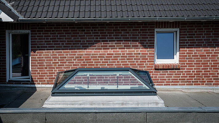 LAMILUX Flachdach Fenster als Pyramide / Walmdach - Wohnhaus Hamburg