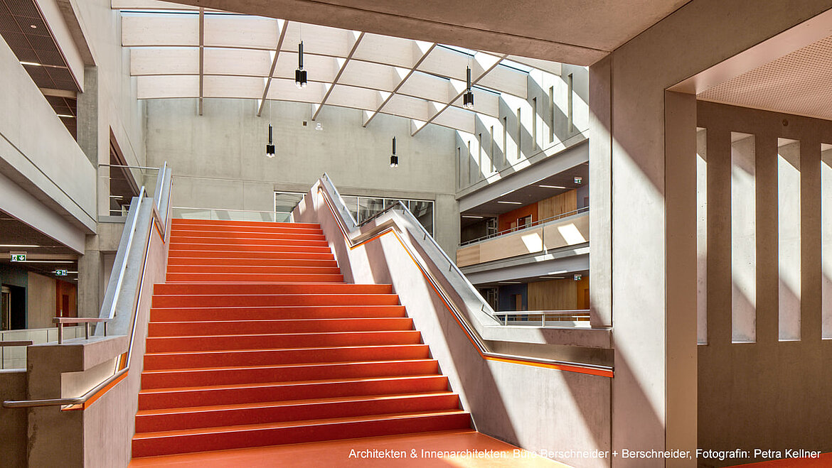 Willibald-Gluck-Gymnasium, Neumarkt