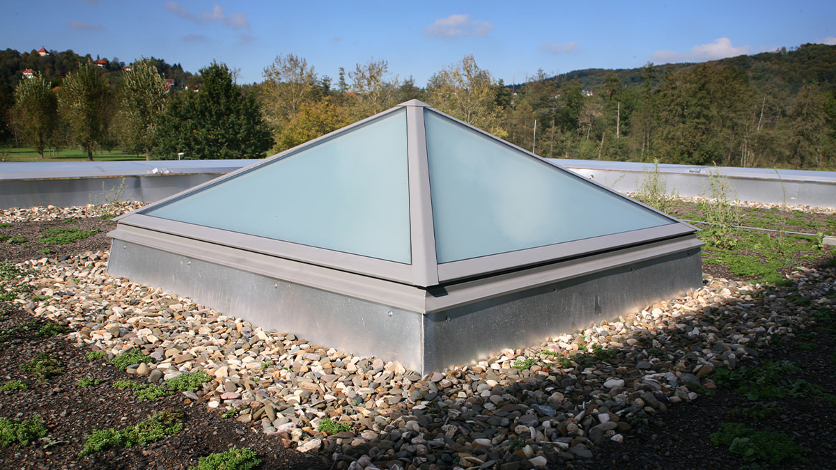 Flachdach Fenster Pyramide / Walmdach LAMILUX
