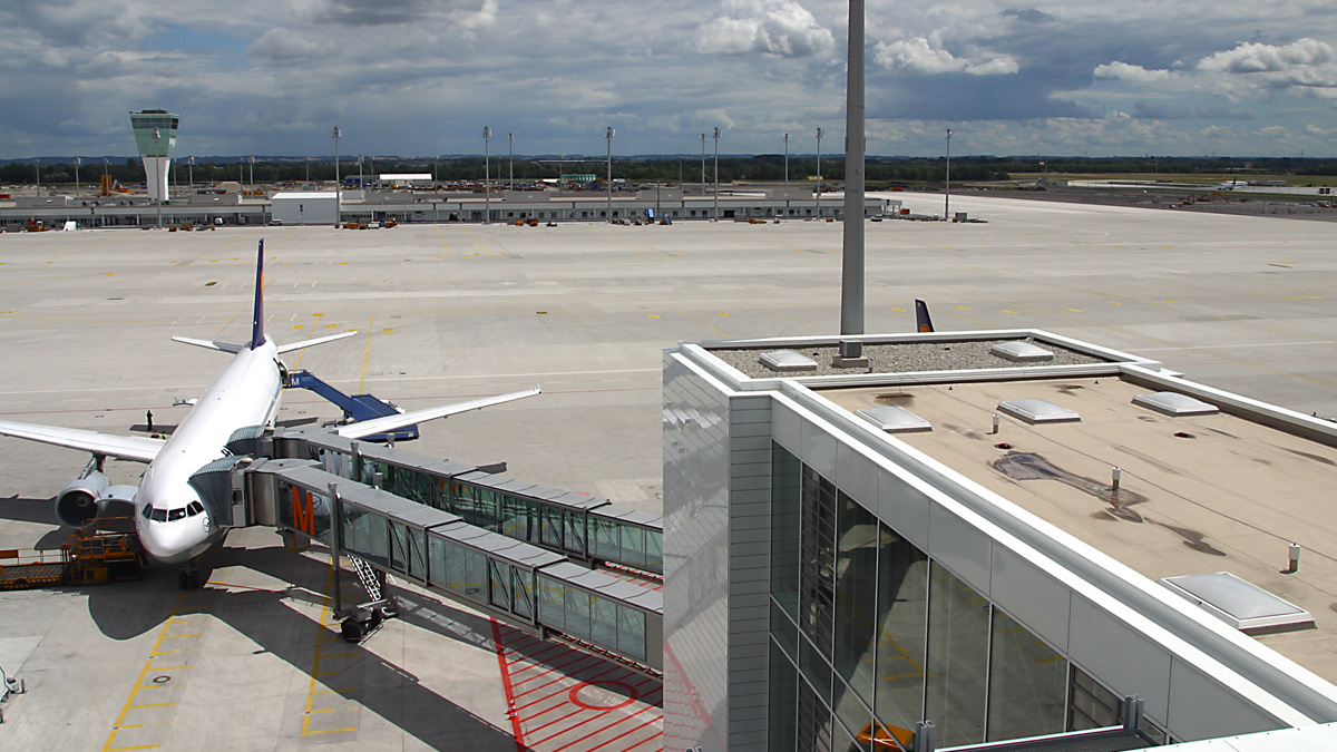 LAMILUX Objektentrauchung im Terminal 2 des Flughafens in München