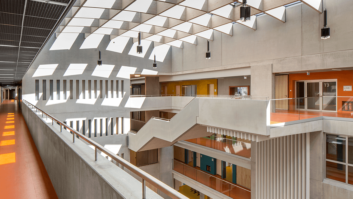 LAMILUX Passivhaus Lösungen im Schulgebäude und der Sporthalle des Gluck - Gymnasiums in Neumarkt i.d. OPF. 